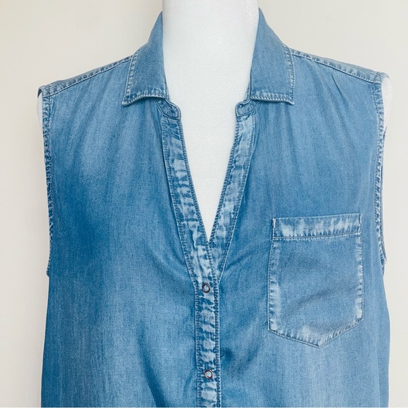 Calvin Klein Sleeveless Denim Shirt with Front Pocket, size M, like new. - Picture 5 of 9